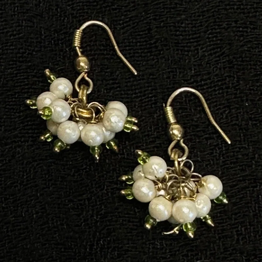 Vintage Cluster Bead Dangle Earrings‎ White Faux Pearl Green Accent Boho